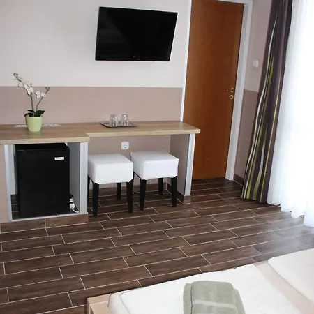 Polus Oda ve Kahvaltı 3*