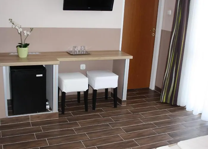 Polus Bed & Breakfast 3*